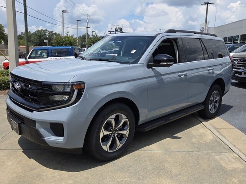 New 2027 Ford Expedition Active RWD image 3