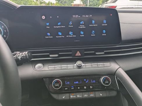 Used 2022 Hyundai Elantra Limited FWD image 9