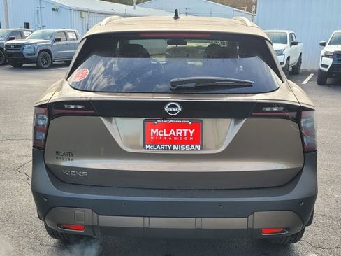 New 2026 Nissan Kicks SV w/ SV Premium Package FWD image 8