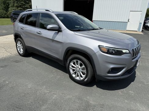 Used 2019 Jeep Cherokee Latitude w/ Cold Weather Group AWD/4WD image 1