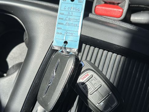 Used 2023 Chrysler Pacifica Touring-L w/ S Appearance Package AWD/4WD image 26
