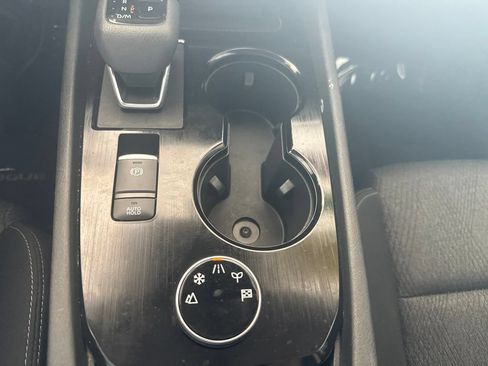 Used 2024 Nissan Rogue SV AWD/4WD image 16