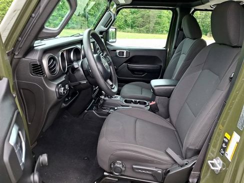 Used 2023 Jeep Wrangler Unlimited Sport AWD/4WD image 13