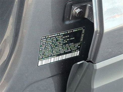 New 2025 Volkswagen Taos SE image 22