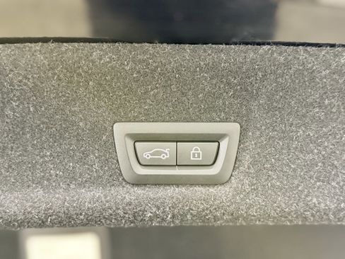 Used 2021 BMW 330i Sedan w/ Convenience Package RWD image 11