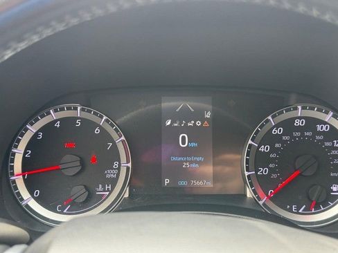 Used 2021 Toyota Highlander LE AWD/4WD image 23