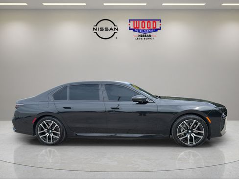 Used 2025 BMW 760i xDrive w/ Executive Package AWD/4WD image 2
