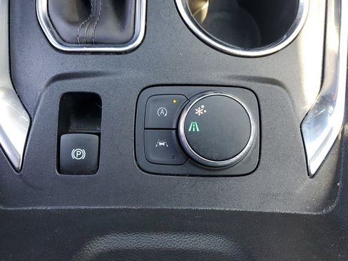 Used 2023 Chevrolet Traverse LT image 33