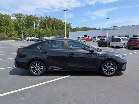 Used 2024 Kia Forte LXS FWD image 2