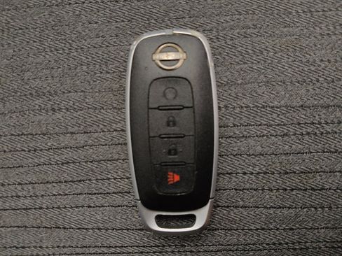 Used 2023 Nissan Rogue SV image 32