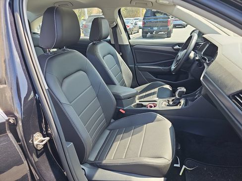 Used 2023 Volkswagen Jetta SE FWD image 13