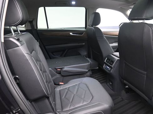 New 2026 Volkswagen Atlas SE image 26