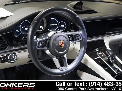 Used 2020 Porsche Panamera RWD image 54