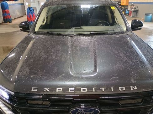 Used 2025 Ford Expedition Platinum image 34