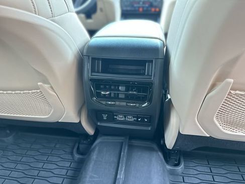 Used 2024 Jeep Grand Cherokee Limited AWD/4WD image 23