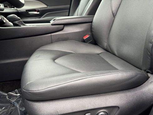 Used 2024 Toyota Grand Highlander XLE image 27