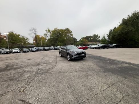 Used 2025 Toyota Highlander LE image 14