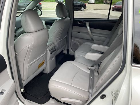 Used 2012 Toyota Highlander SE w/ Tow Pkg AWD/4WD image 27