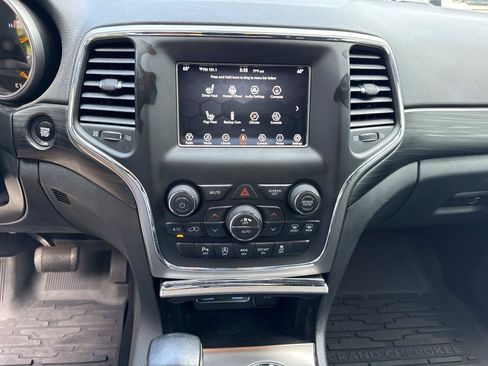 Used 2021 Jeep Grand Cherokee Laredo w/ Security & Convenience Group AWD/4WD image 22