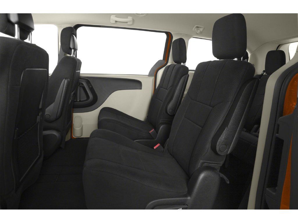 Used 2015 Dodge Grand Caravan American Value Package FWD image 9