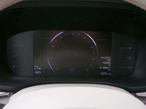 Used 2019 Volvo XC60 T5 Momentum w/ Premium Package AWD/4WD image 9
