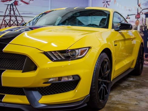 Used 2016 Ford Mustang Shelby GT350 w/ Technology Package image 16