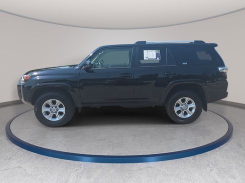 Used 2024 Toyota 4Runner SR5 AWD/4WD image 7