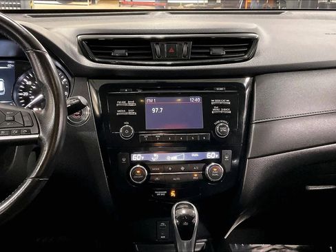 Used 2017 Nissan Rogue SV AWD/4WD image 7