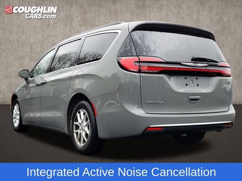 Used 2022 Chrysler Pacifica Touring-L FWD image 6