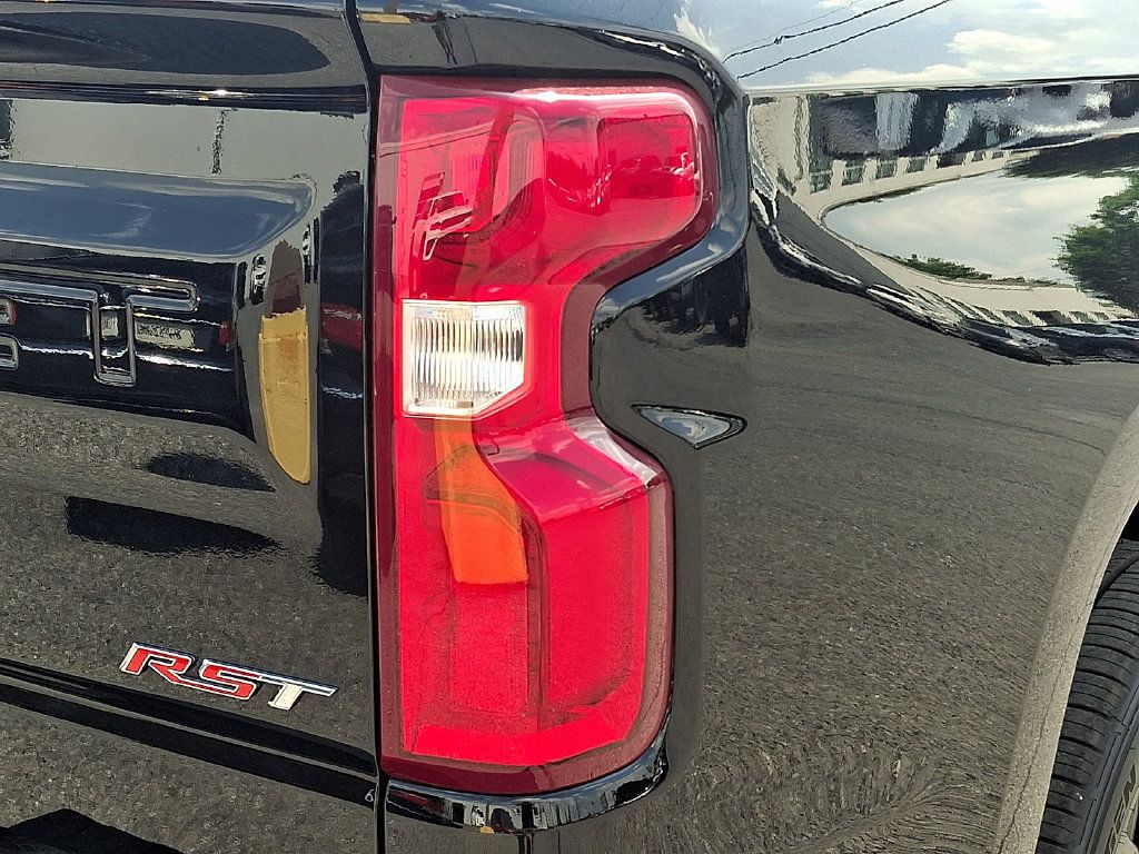 Used 2022 Chevrolet Silverado 1500 RST w/ Convenience Package II AWD/4WD image 34