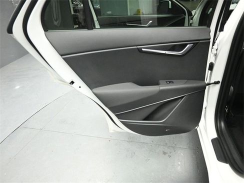 Used 2024 Kia Niro EX image 23