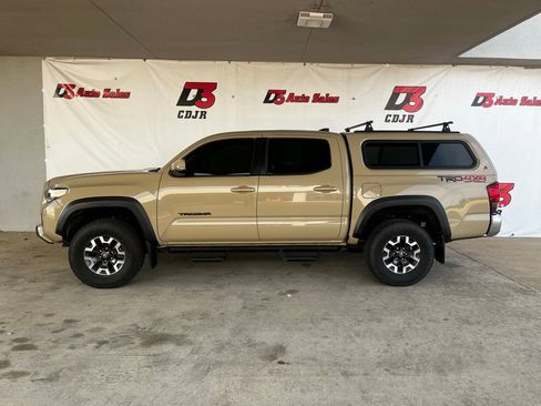 Used 2019 Toyota Tacoma TRD Off-Road image 3