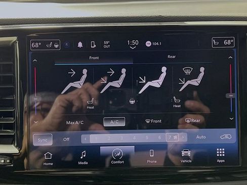 Used 2024 Chrysler Pacifica Touring-L FWD image 23