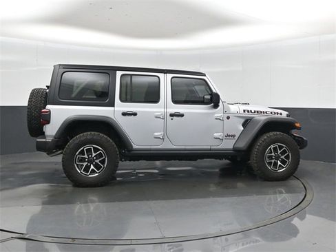 Used 2024 Jeep Wrangler Unlimited Rubicon w/ Technology Group image 7