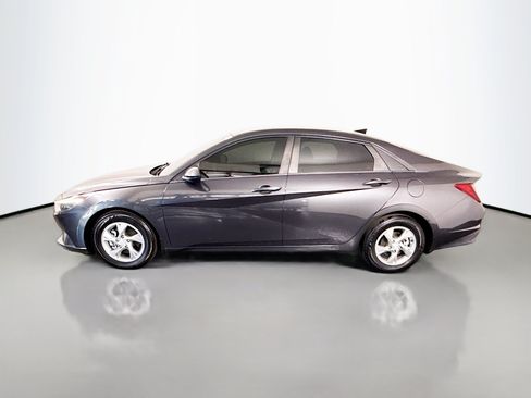 Used 2022 Hyundai Elantra SE FWD image 6