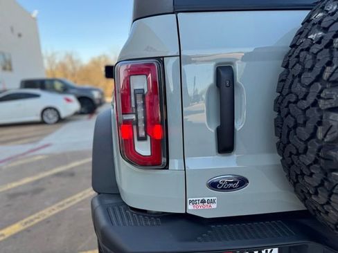 Used 2023 Ford Bronco Badlands image 17