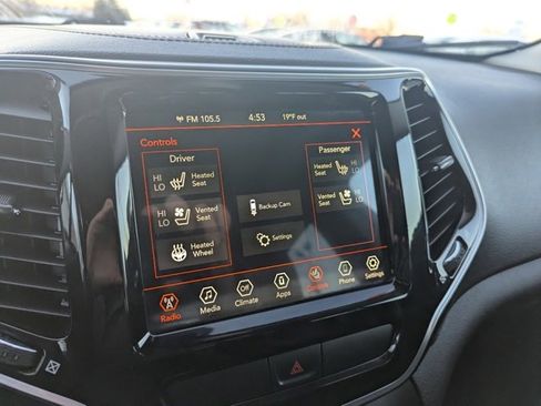 Used 2019 Jeep Cherokee Limited w/ Luxury Group image 15