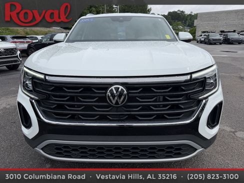 Certified 2024 Volkswagen Atlas Cross Sport SE w/ Black Wheel Package FWD image 3