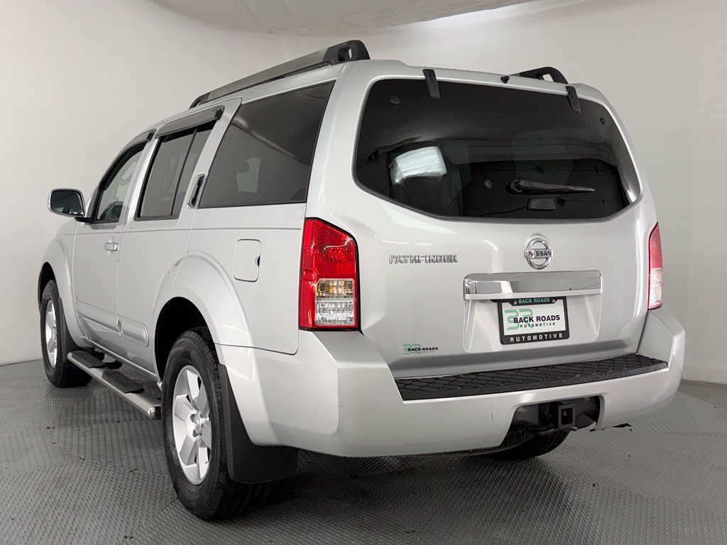 Used 2012 Nissan Pathfinder SV RWD image 7