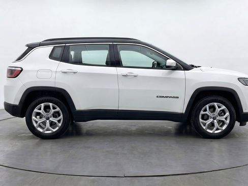 Used 2025 Jeep Compass Latitude AWD/4WD image 11