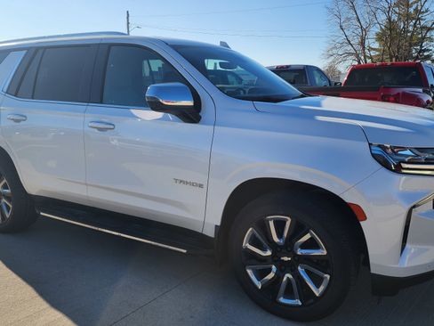 Used 2021 Chevrolet Tahoe Premier w/ Premium Package AWD/4WD image 3
