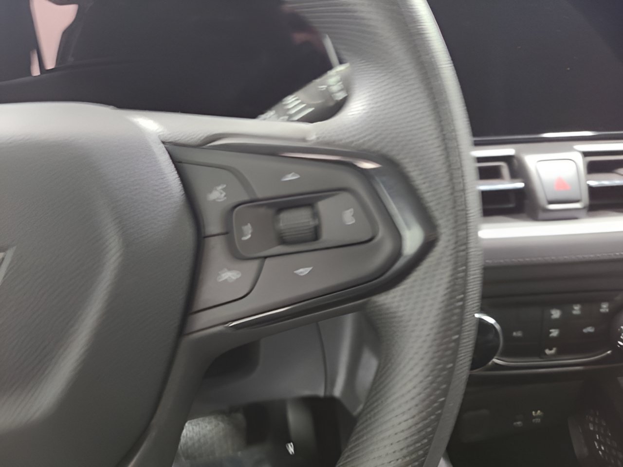 Used 2024 Chevrolet TrailBlazer LS w/ LS Convenience Package AWD/4WD image 24