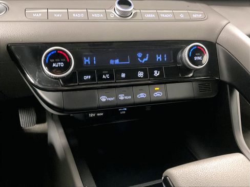 Used 2024 Hyundai Elantra SEL image 25