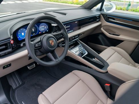 New 2025 Porsche Macan 4S Electric image 4