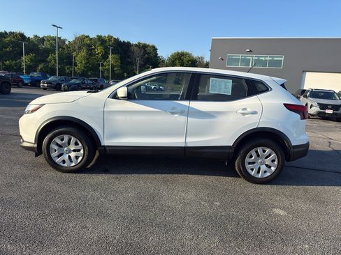 Used 2019 Nissan Rogue Sport S FWD image 6