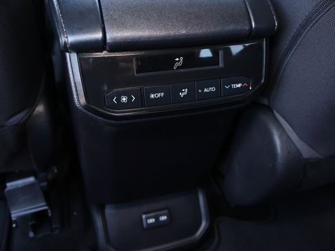 Used 2023 Toyota Highlander LE FWD image 23