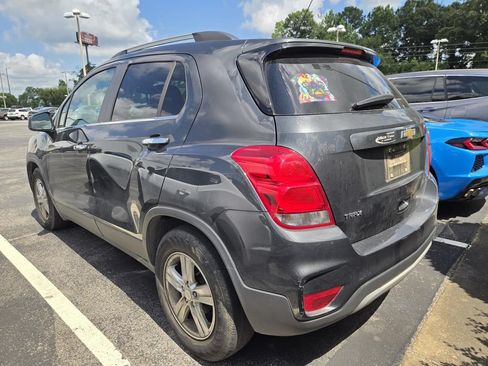 Used 2018 Chevrolet Trax LT w/ Sun & Sound Package FWD image 4