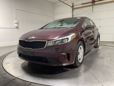 Used 2017 Kia Forte LX image 3