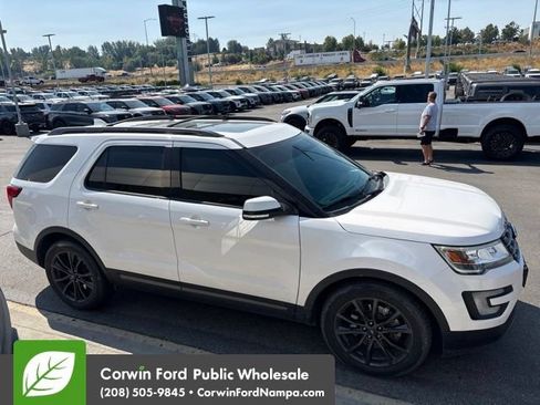 Used 2017 Ford Explorer XLT w/ Equipment Group 202A FWD image 4
