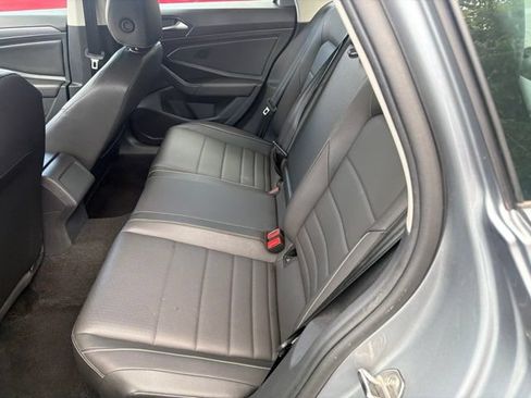 Used 2024 Volkswagen Jetta SE FWD image 16